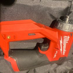 Milwaukee M12 FUEL Installation Drill/Driver Kit (Model 2505-22), a versatile 4-in-1 tool system designed for access in tight spaces