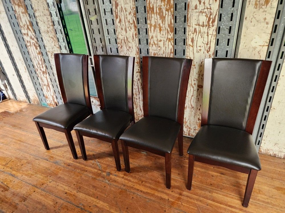 Dining Room Table/chairs