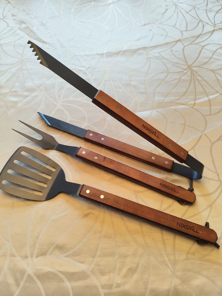 Nexgrill Three-piece Barbecue Set