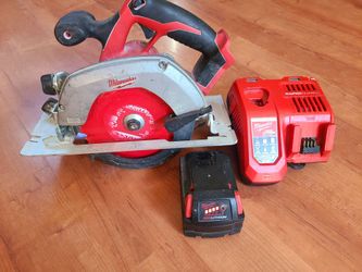 ~MILWAUKEE CIRCULAR SAW WITH M18 XC 5.0 BATTERY N SUPER FAST CHARGER IN EXCELLENT WORKING CONDITION~