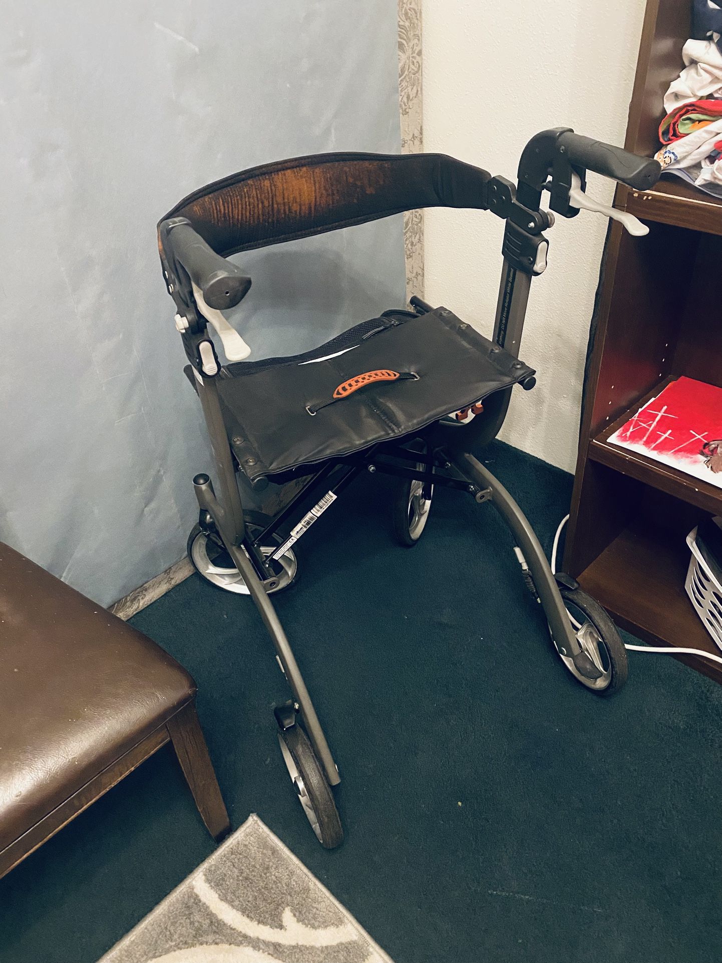 $125  collapsible 4 wheel cart. Cash only no holds same day pick up in yakima- a little discolored from use-could use a brake adjustment-