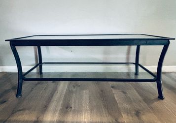 Glass coffee able