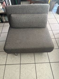 Chair / Chaise