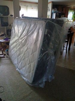 Queen Bed With Foundation