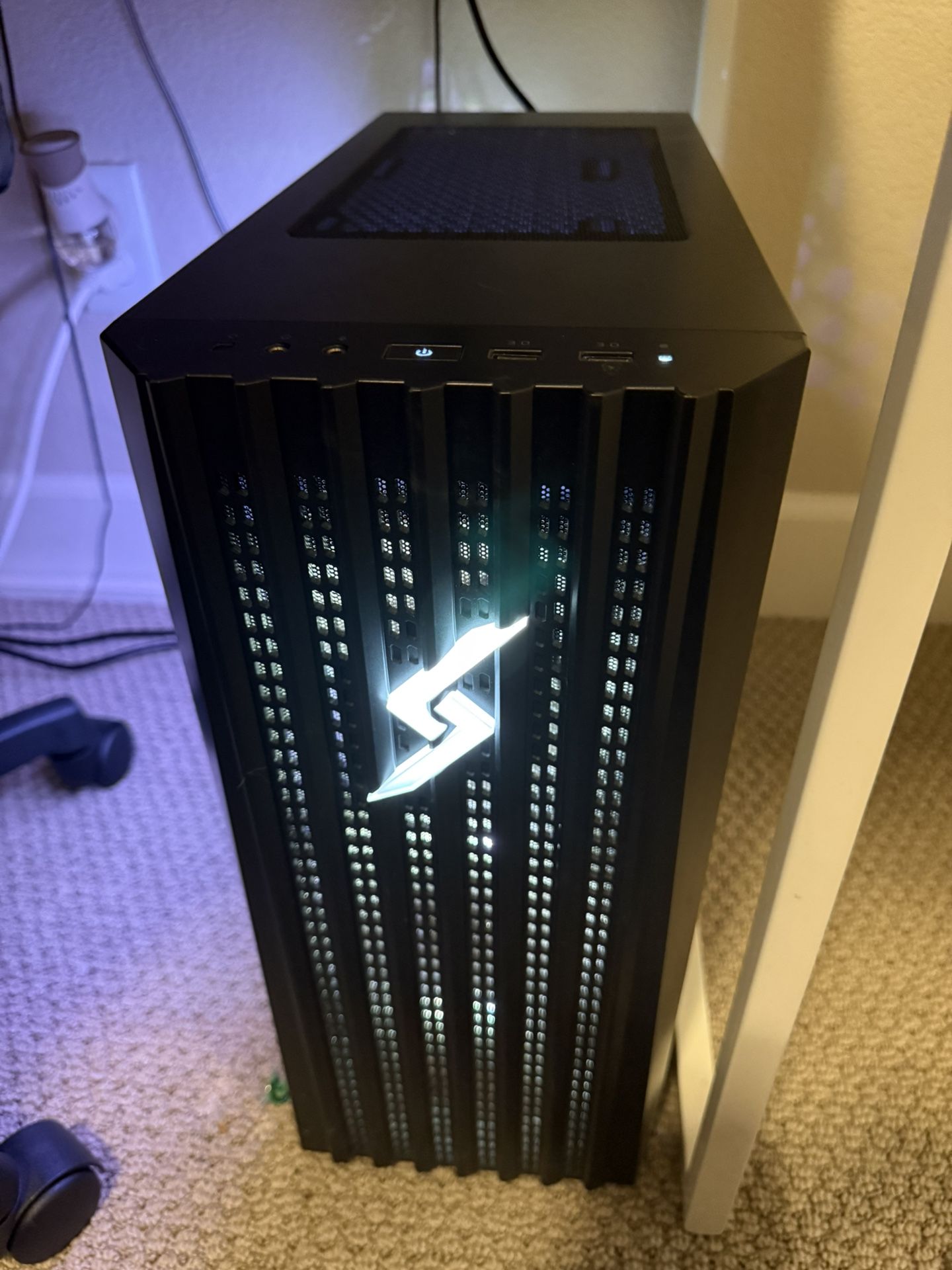 Digital Storm Gaming Pc-Lynx. With Glorious Model O Minus mouse, and GK 61 keyboard.