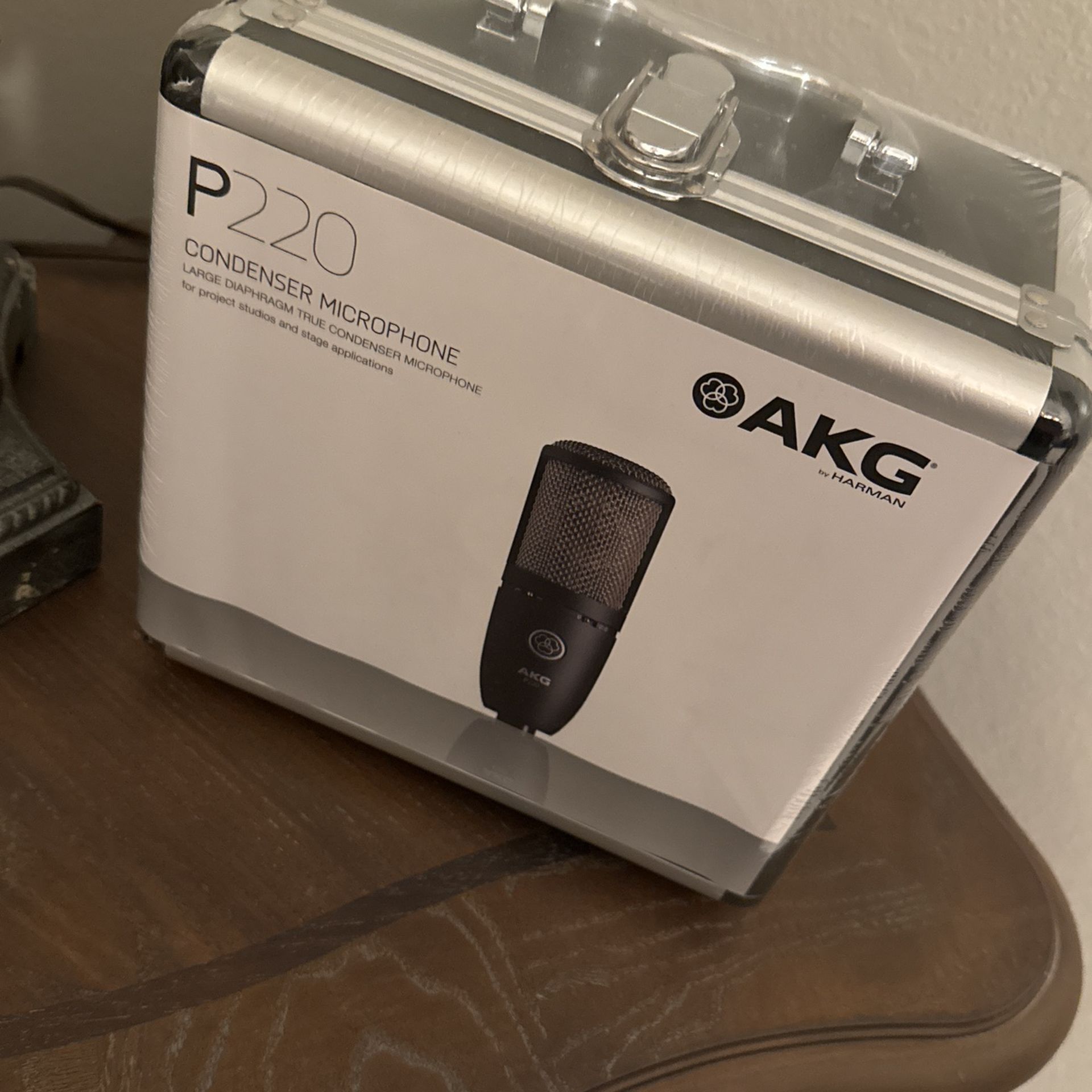 Microphone AKG P220