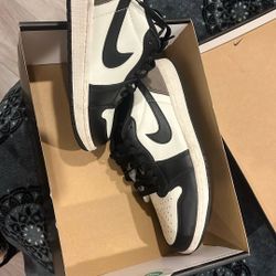 Jordan 1 Low Mocha 