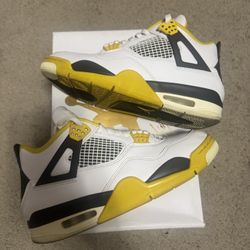 VNDS JORDAN 4 SULFUR SIZE 9.5 MEN