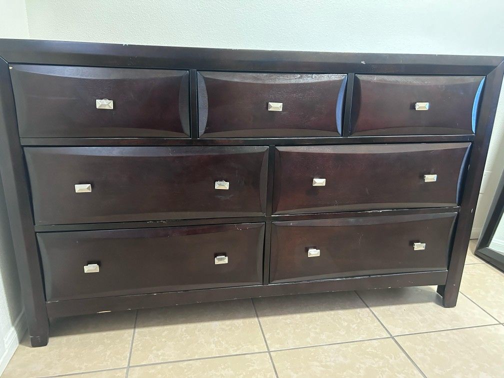 5pc Bedroom Set, With King Size Motorized Bed Price Negotiable