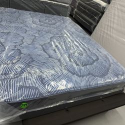 QUEEN SIZE SERTA PERFECT SLEEPER MATTRESS & BOX SPRING BED SET