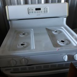Gas STOVE 4 burners, Self Cleaning. Like NEW