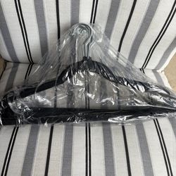 New 15 Pack Of Black Slim Velvet Hangers 