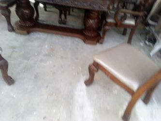 Dining room table