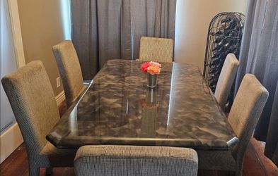 Dinning room table with 6 chairs
