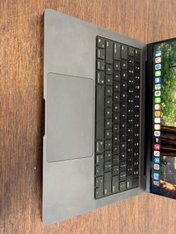 Apple MacBook Pro 16-inch M1 Pro with 10-Core CPU and 16-Core GPU (Late 2021)