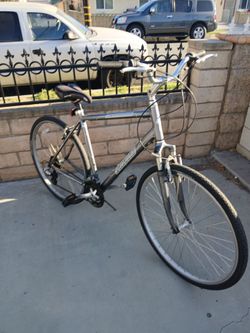 Men's 700c Aluminum Specialized crossroads hybrid bike
