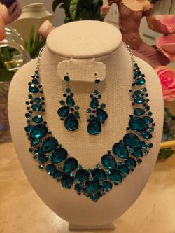 GREEN NECKLACE SET