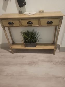 Accent table
