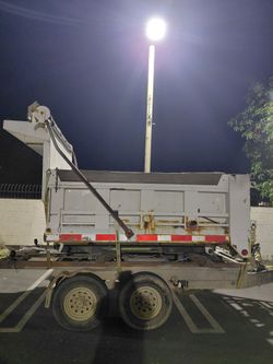 Hydraulic dump bed