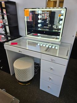 New Vanity 5 Drawers With Hollywood Mirror $599