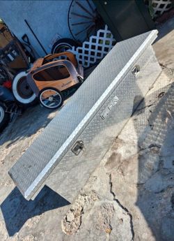 Nice tool box tacoma or s10 Silverado