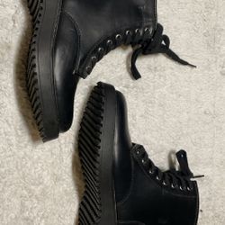 Women’s 7.5 Platform Boots