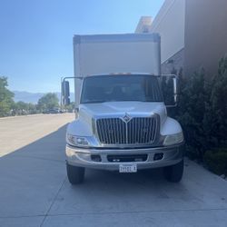 International 2004 Box Truck