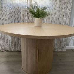 Round Dinning Table