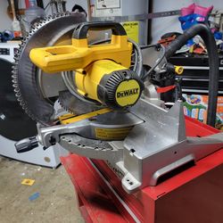 Dwalt 12" Comound Miter Saw/ chest and vaccum
