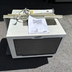 In Window Air Conditioner 