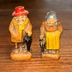 Vtg Syroco co. elderly couple Figurines