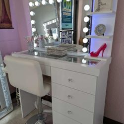 VANITY WITH BLUETOOTH 