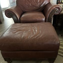 Real Leather Chair With Ottoman.  Brown Leather Chair In Good Condition. Very Comfortable and Soft Brown Leather . 