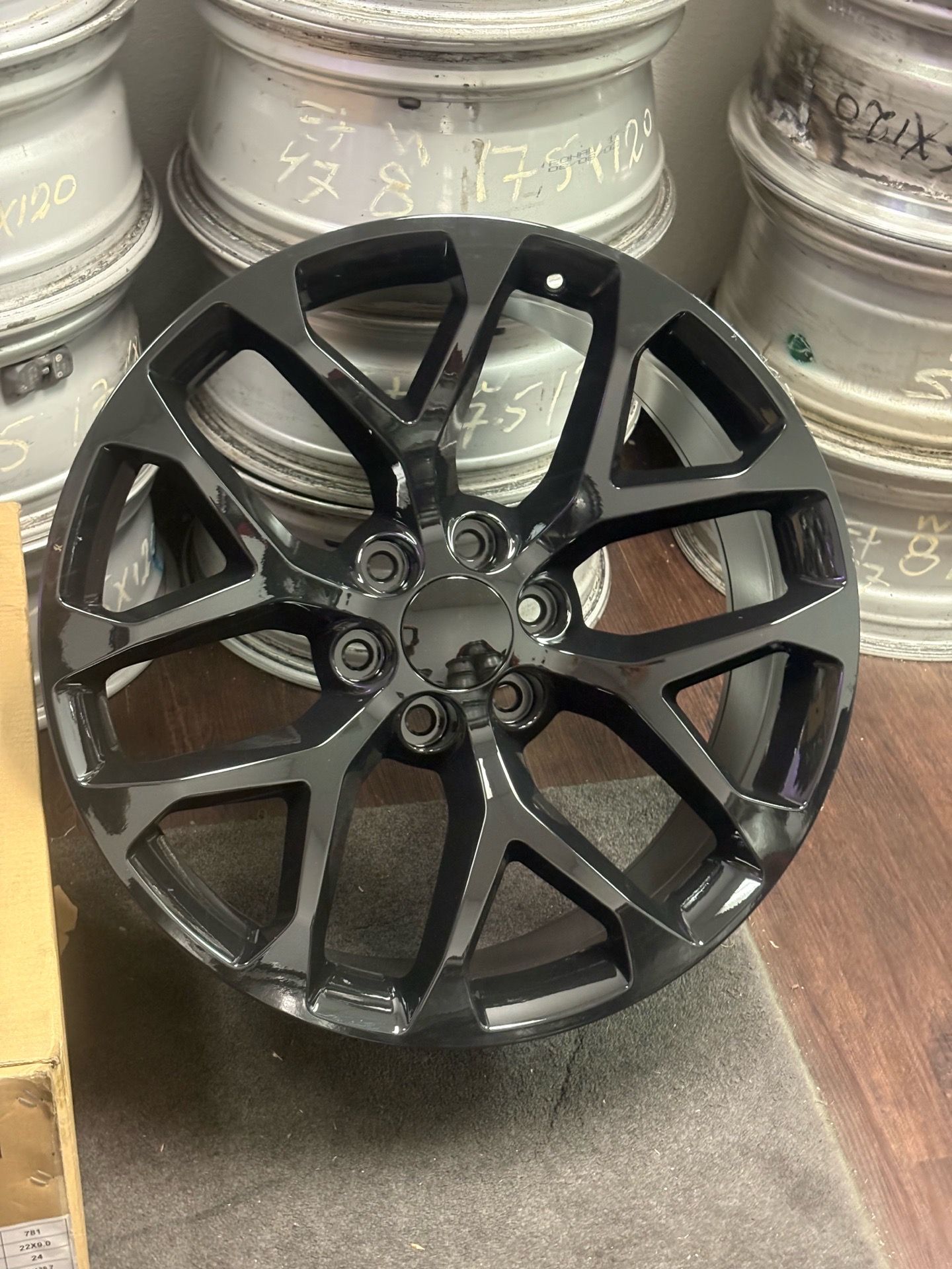 Chevy GMC new rim wheel 22 inch replica 6 lugs bolt pattern 5.50 inch 139.70 mm Only one rim