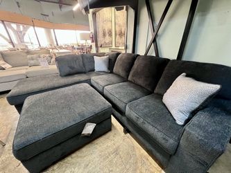 COZY Ashley Sectional w Throw Pillows 🔥