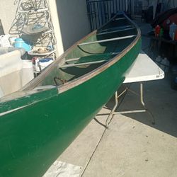 Canoe boat