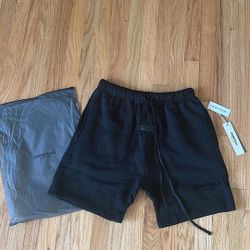 Black Essentials shorts