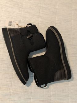 Sanuk boots New With Tags women's size 8