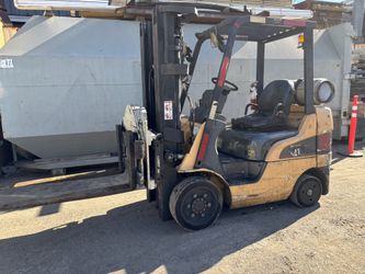 CAT 5000 LB CAPACITY FORKLIFT WITH ROTATOR -3 STAGE