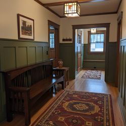 Vintage antique 20s style newer 7ft long Bench Bed Footboard Craftsman Arts And Crafts Mission Style Oak Wood and Veneer good condition 

​