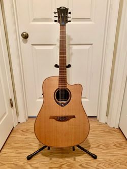 LAG Tramontane, HyVibe Acoustic/Electric  Smart Guitar