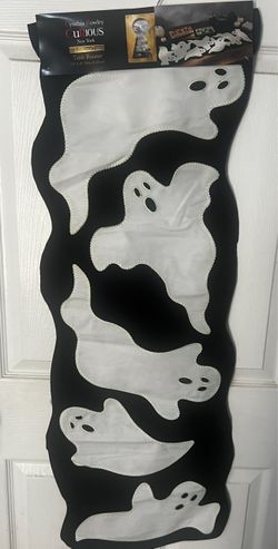 Ghost table runner