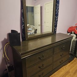 Dresser 