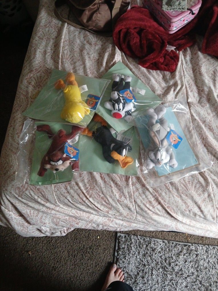 Looney Toons Lot! 5 Stuffies.