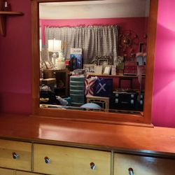 Dresser With Mirror 