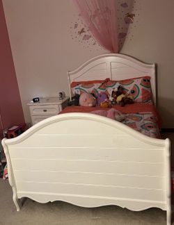 Full Size Bed With Dresser And Nightstand
