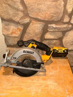 DeWalt skilsaw with battery