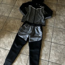 Nike Tech