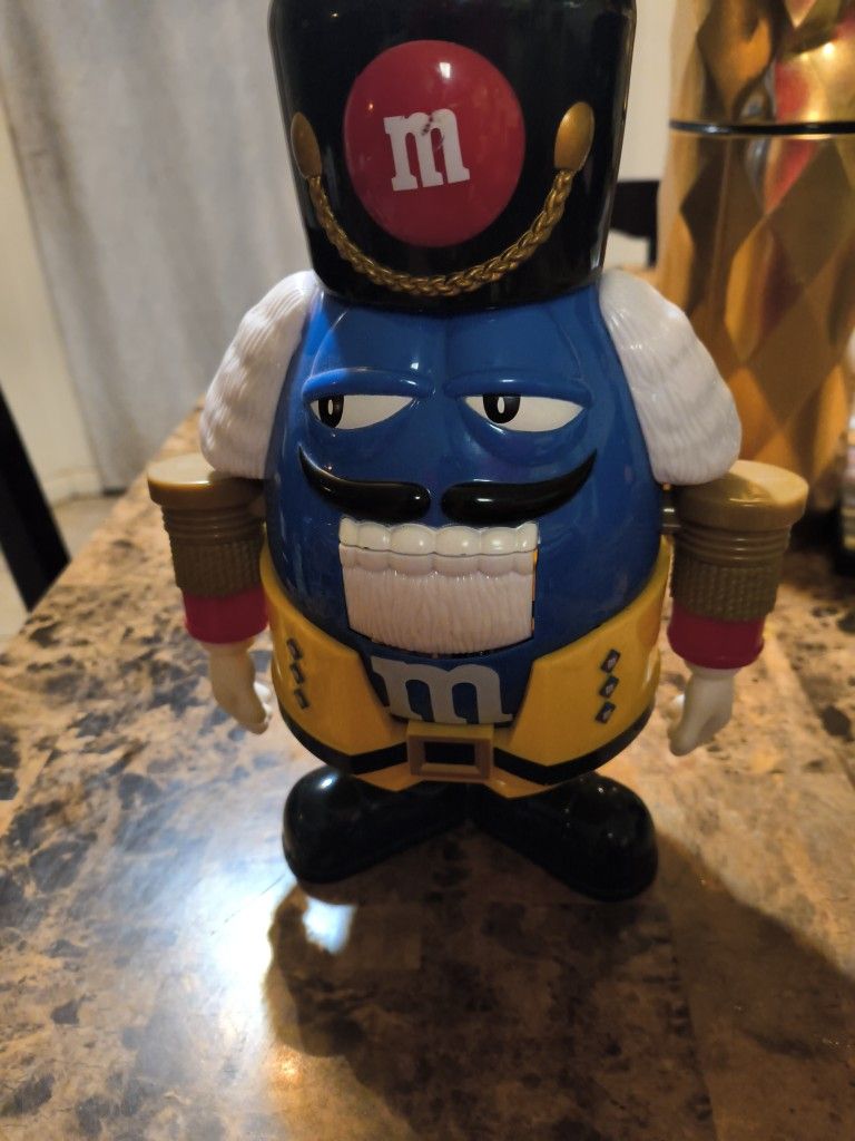 M&M DISPENSER