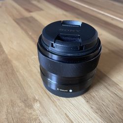 Sony E 35mm f/1.8